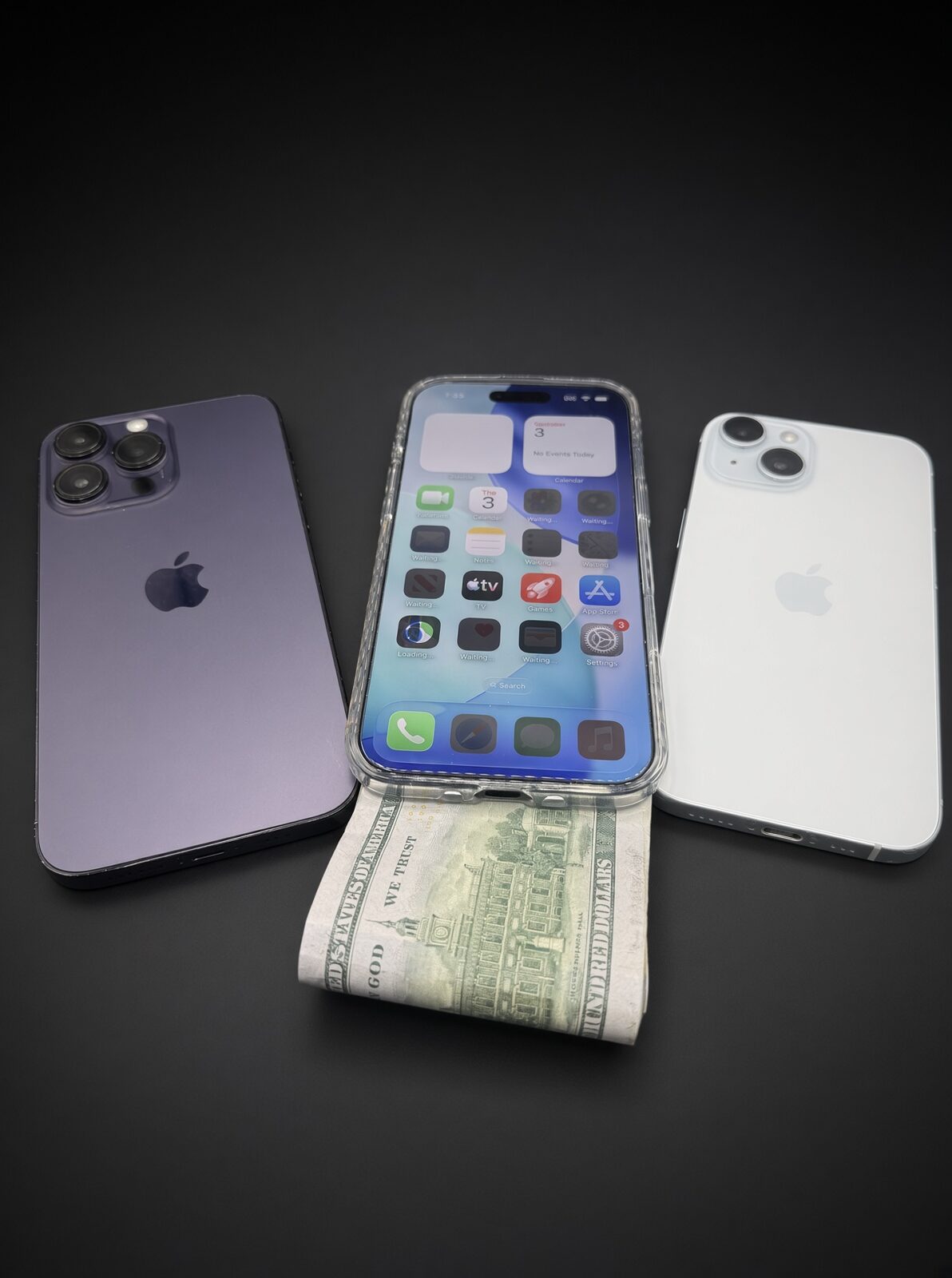 iPhone buyer in Las Vegas paying instant cash